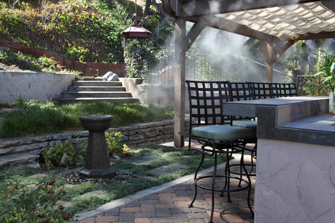 Mist-Cooled Dining Patio