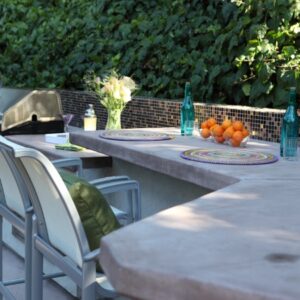 Outdoor Kitchens Put Guests CenterStage